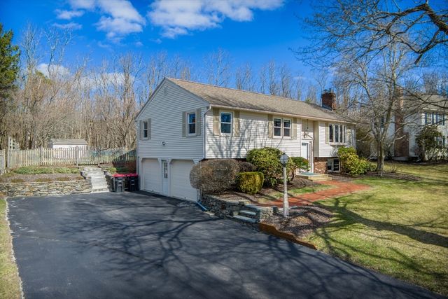 15 Skyline, Rutland, MA 01543