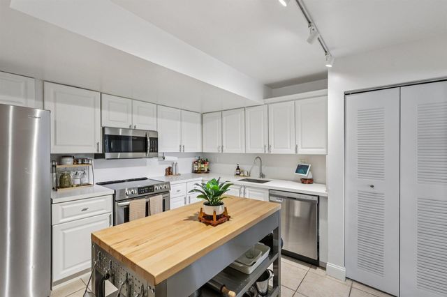 721 N Pine Island 406, Plantation, FL 33324