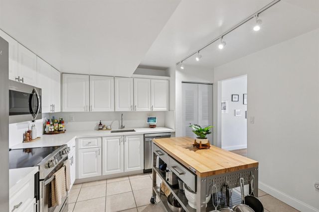 721 N Pine Island 406, Plantation, FL 33324