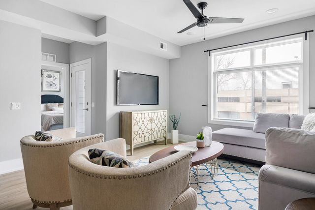 504 Lyman Avenue 201, Oak Park, IL 60304