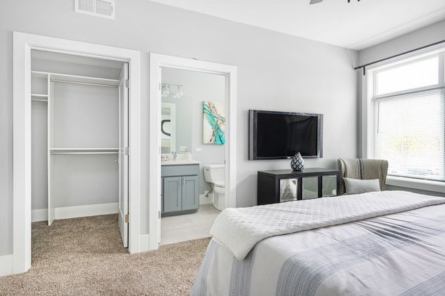 504 Lyman Avenue 201, Oak Park, IL 60304