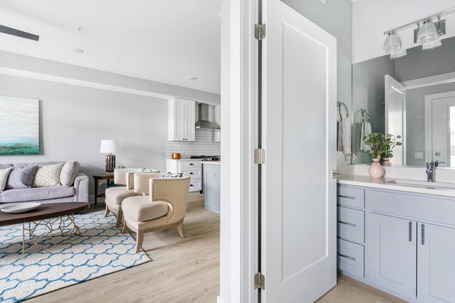 504 Lyman Avenue 201, Oak Park, IL 60304