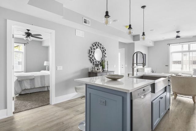 504 Lyman Avenue 201, Oak Park, IL 60304