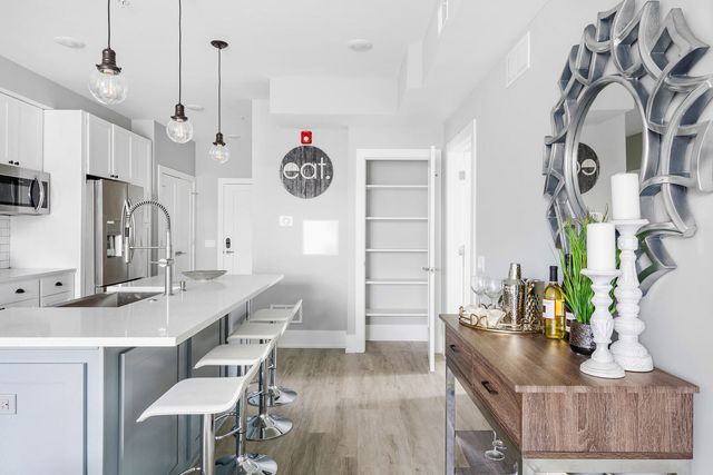 504 Lyman Avenue 201, Oak Park, IL 60304