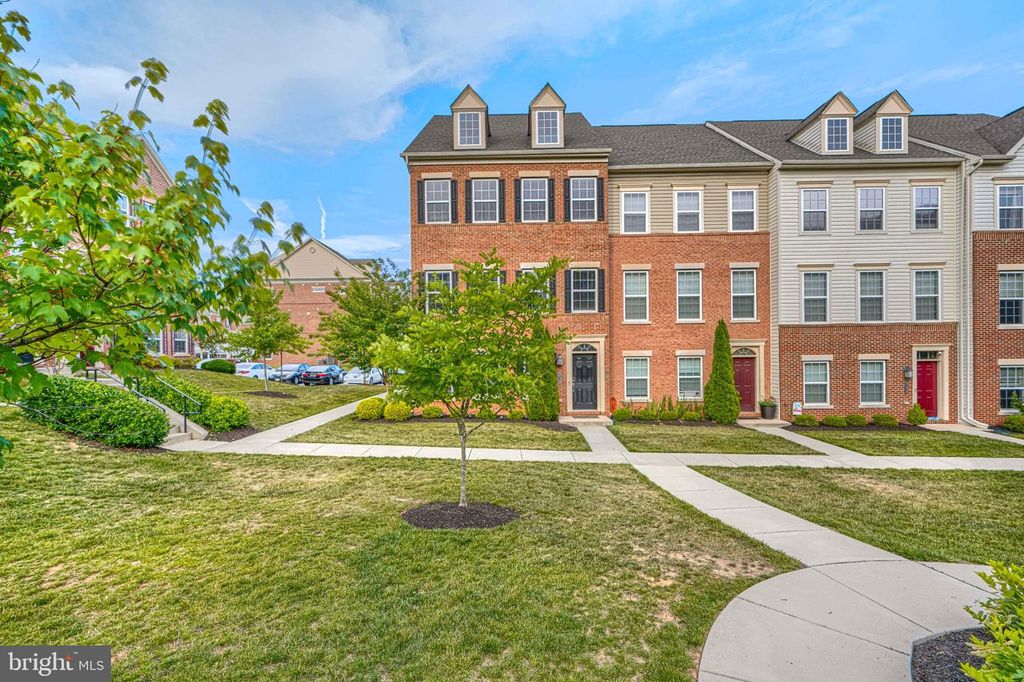 Image 2 of property listing at 9240 GARRETTSON CIR, Perry Hall, MD 21128
