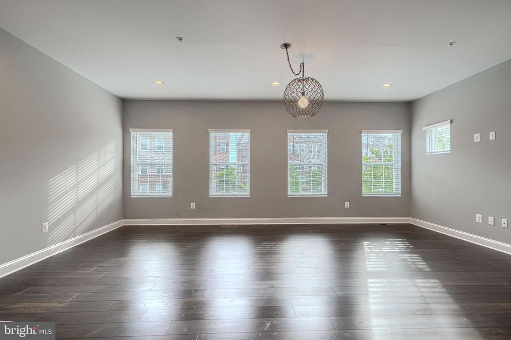 Image 14 of property listing at 9240 GARRETTSON CIR, Perry Hall, MD 21128