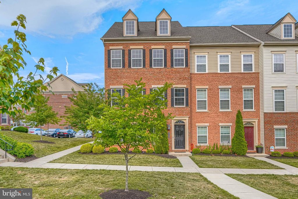 Image 3 of property listing at 9240 GARRETTSON CIR, Perry Hall, MD 21128