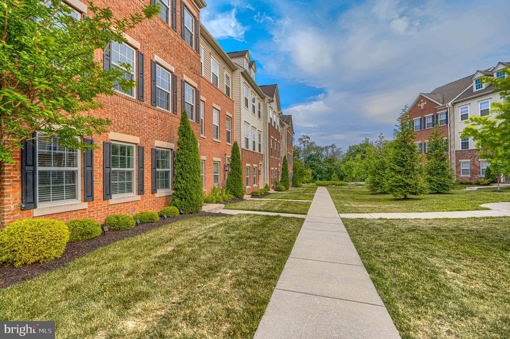 Image 5 of property listing at 9240 GARRETTSON CIR, Perry Hall, MD 21128