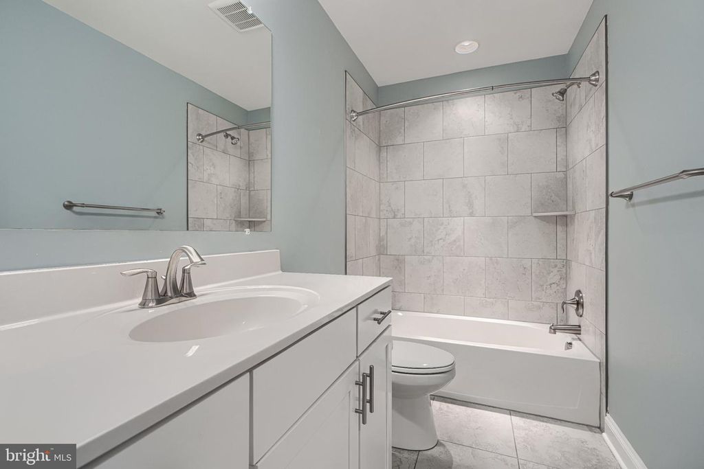 Image 39 of property listing at 9240 GARRETTSON CIR, Perry Hall, MD 21128