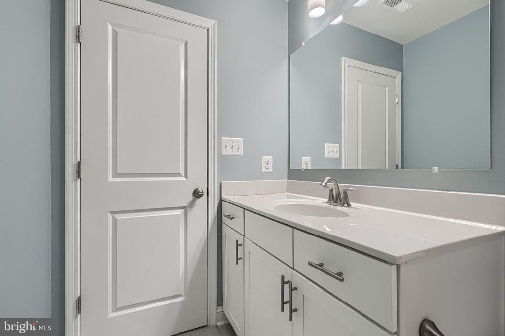 Image 41 of property listing at 9240 GARRETTSON CIR, Perry Hall, MD 21128