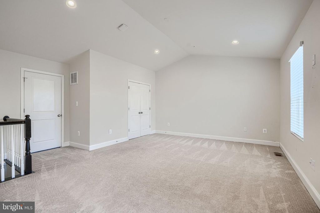 Image 53 of property listing at 9240 GARRETTSON CIR, Perry Hall, MD 21128
