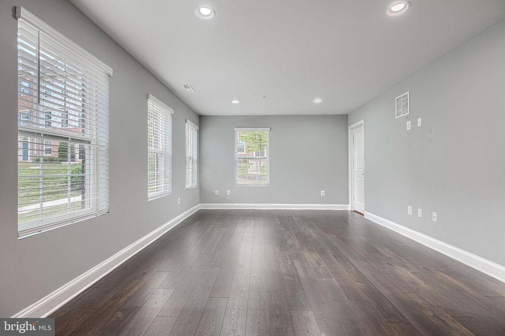 Image 8 of property listing at 9240 GARRETTSON CIR, Perry Hall, MD 21128