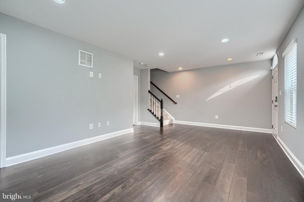 Image 9 of property listing at 9240 GARRETTSON CIR, Perry Hall, MD 21128