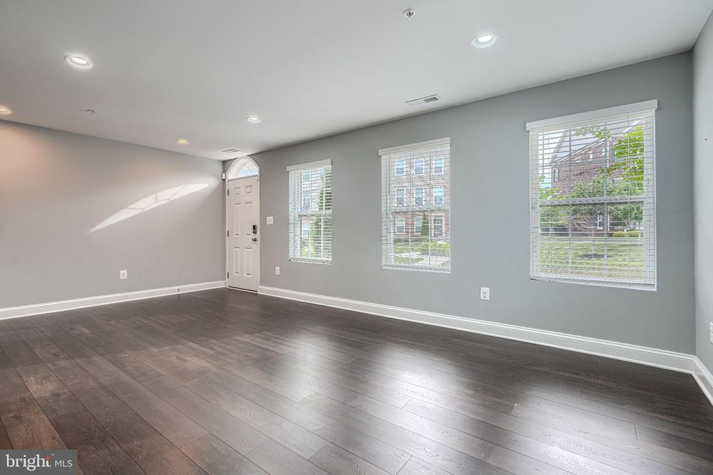 Image 10 of property listing at 9240 GARRETTSON CIR, Perry Hall, MD 21128
