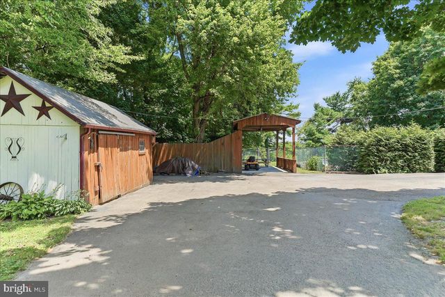 2499 FORGE RD, Oxford, PA 19363