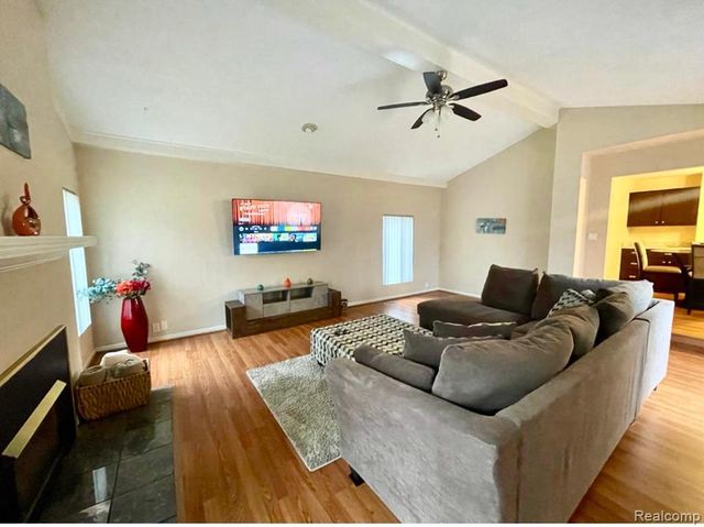 1990 Squirrel Valley Drive, Bloomfield Hills, MI 48304