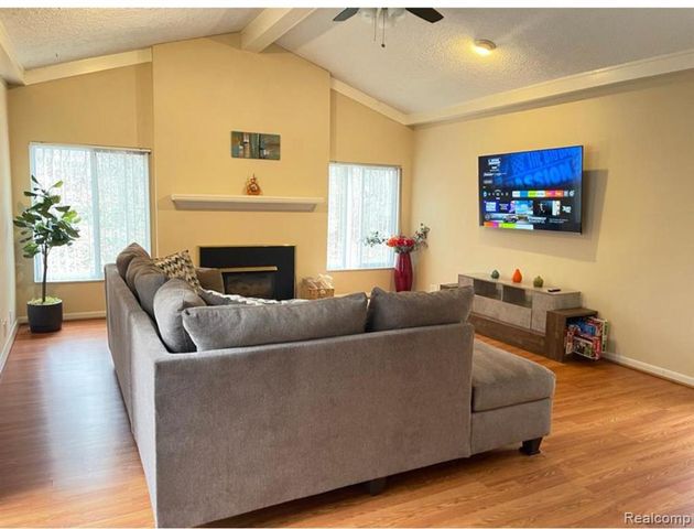 1990 Squirrel Valley Drive, Bloomfield Hills, MI 48304