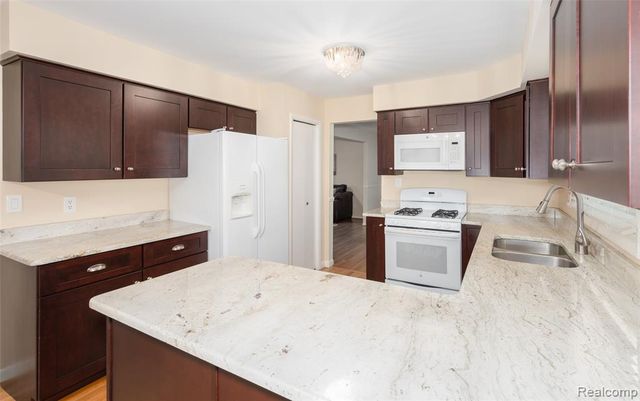 1990 Squirrel Valley Drive, Bloomfield Hills, MI 48304