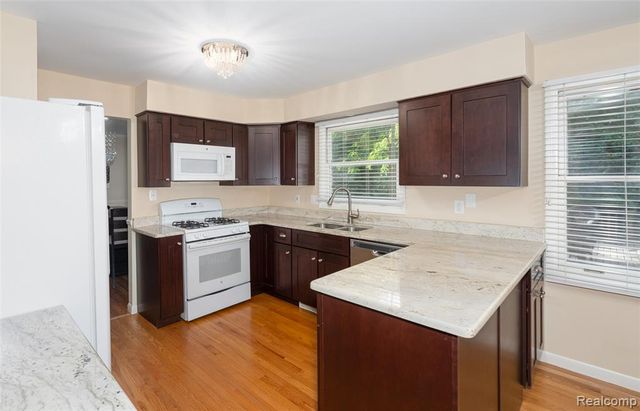 1990 Squirrel Valley Drive, Bloomfield Hills, MI 48304
