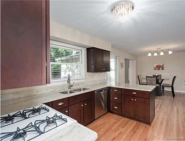 1990 Squirrel Valley Drive, Bloomfield Hills, MI 48304