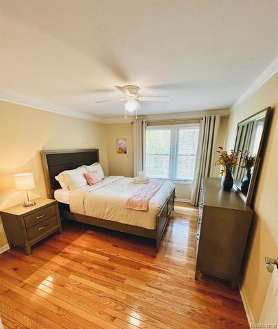 1990 Squirrel Valley Drive, Bloomfield Hills, MI 48304