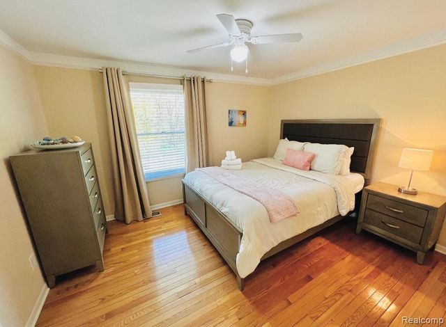 1990 Squirrel Valley Drive, Bloomfield Hills, MI 48304