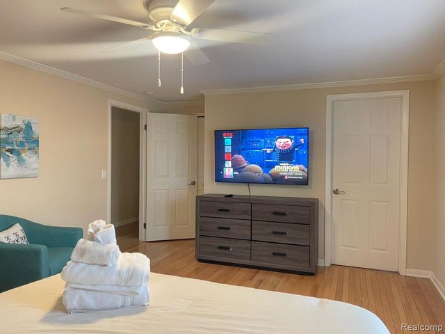 1990 Squirrel Valley Drive, Bloomfield Hills, MI 48304
