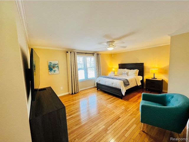 1990 Squirrel Valley Drive, Bloomfield Hills, MI 48304
