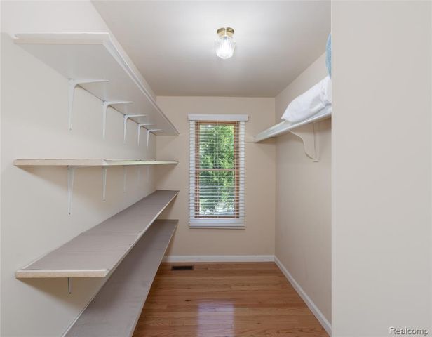 1990 Squirrel Valley Drive, Bloomfield Hills, MI 48304