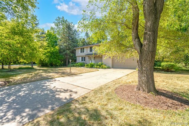 1990 Squirrel Valley Drive, Bloomfield Hills, MI 48304