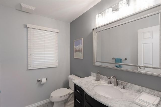 1990 Squirrel Valley Drive, Bloomfield Hills, MI 48304
