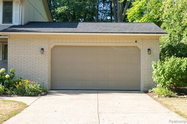 1990 Squirrel Valley Drive, Bloomfield Hills, MI 48304