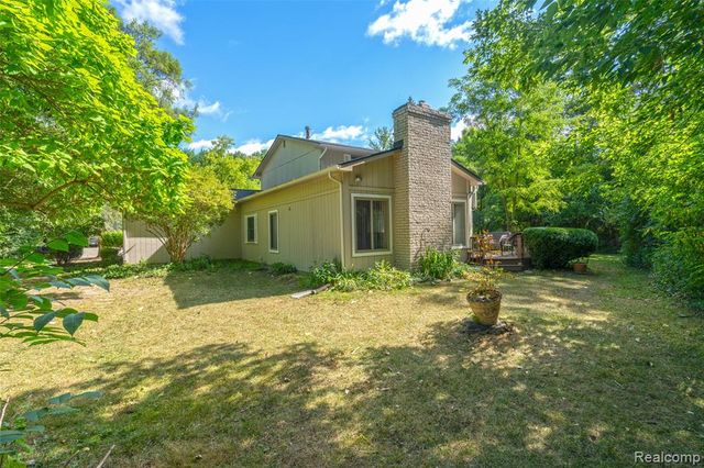 1990 Squirrel Valley Drive, Bloomfield Hills, MI 48304