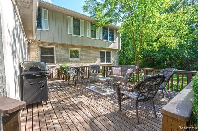 1990 Squirrel Valley Drive, Bloomfield Hills, MI 48304