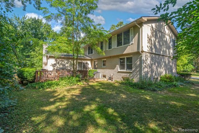 1990 Squirrel Valley Drive, Bloomfield Hills, MI 48304