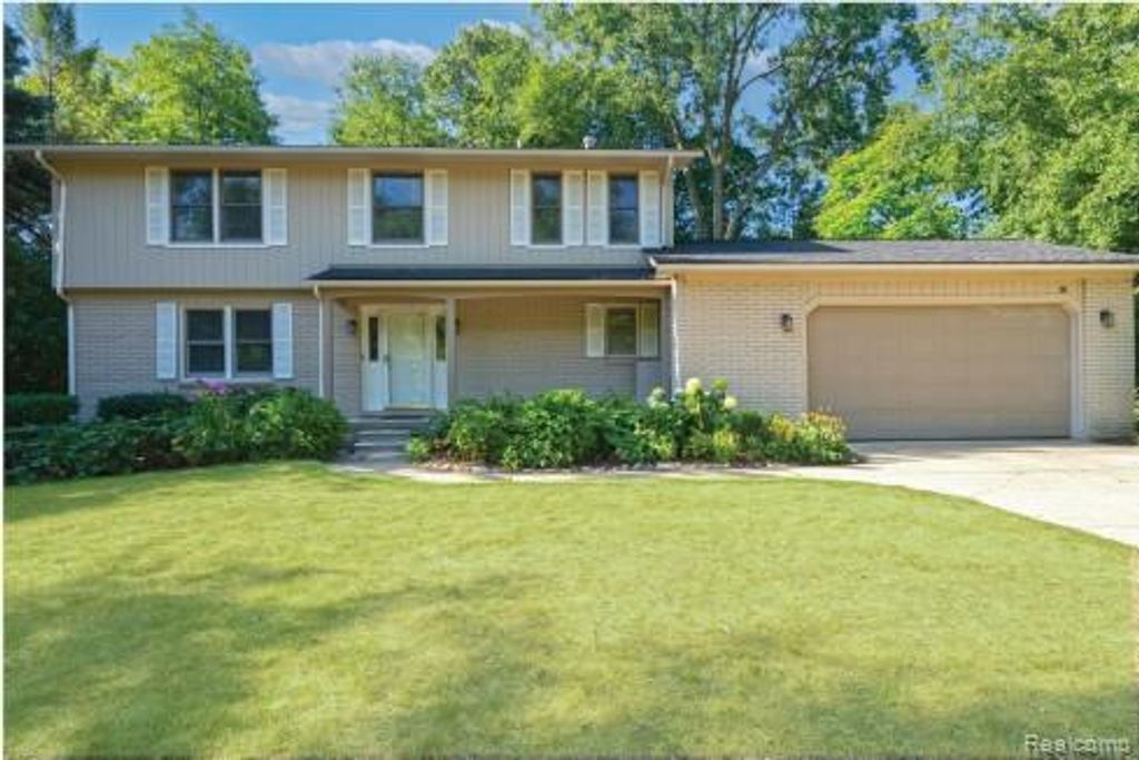 1990 Squirrel Valley Drive, Bloomfield Hills, MI 48304