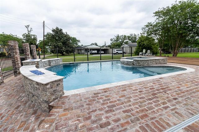 122 Grove Street, Lake Charles, LA 70601