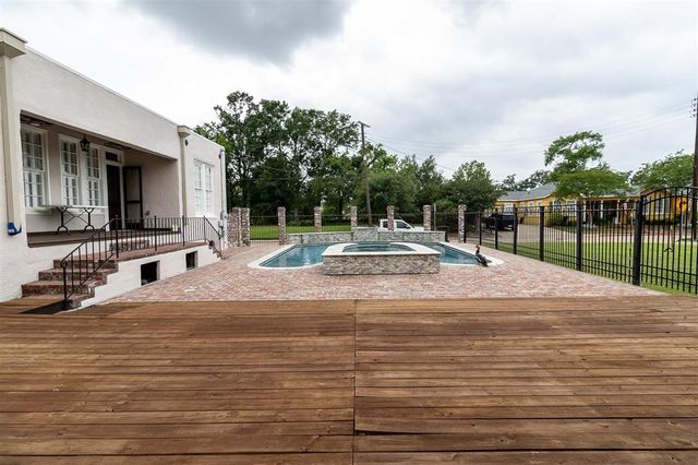 122 Grove Street, Lake Charles, LA 70601