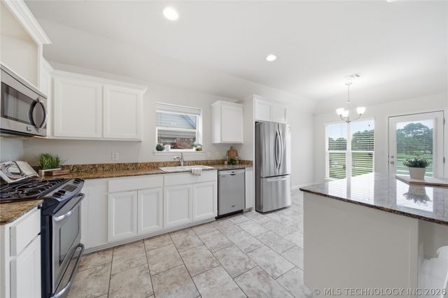 15521 E 88th Street North, Owasso, OK 74055