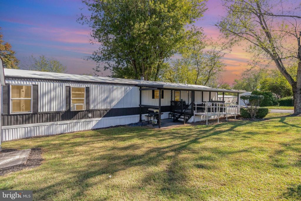 25 BUCKEYE LN, Carlisle, PA 17015