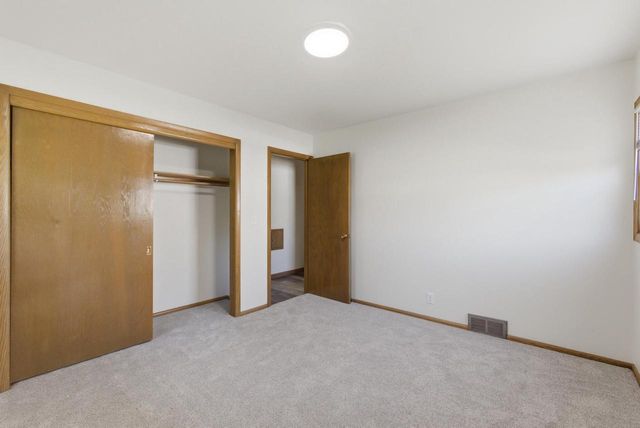 4915 Twin Elms DRIVE, Racine, WI 53406