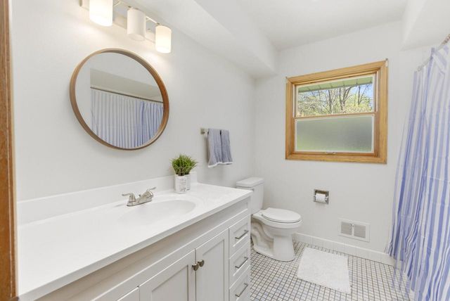 4915 Twin Elms DRIVE, Racine, WI 53406