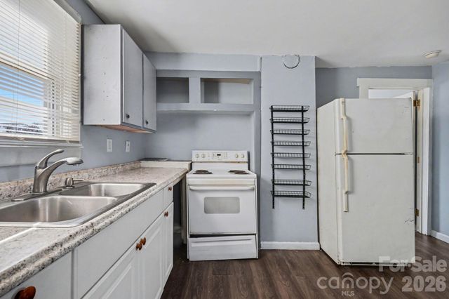 603 1st Street SW, Hickory, NC 28602