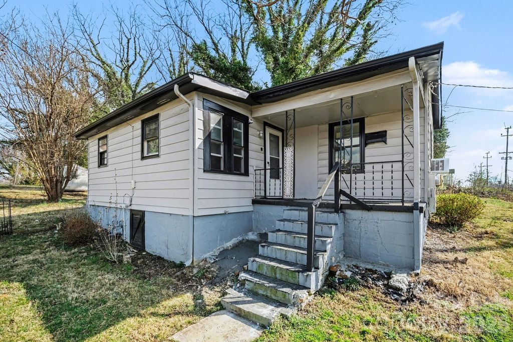 603 1st Street SW, Hickory, NC 28602