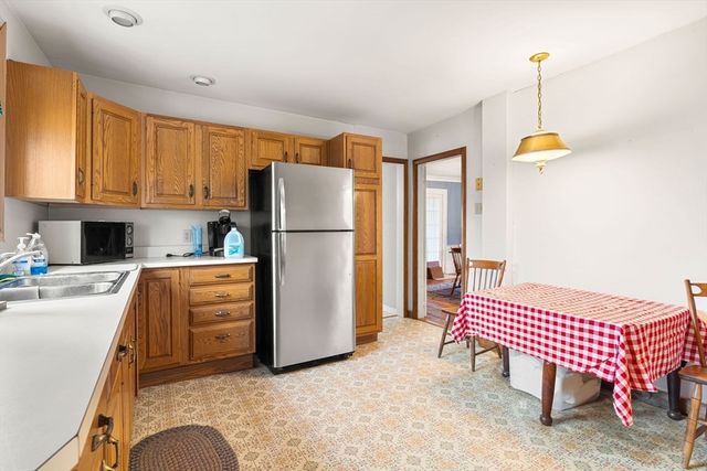 11 Union Pl, Newburyport, MA 01950