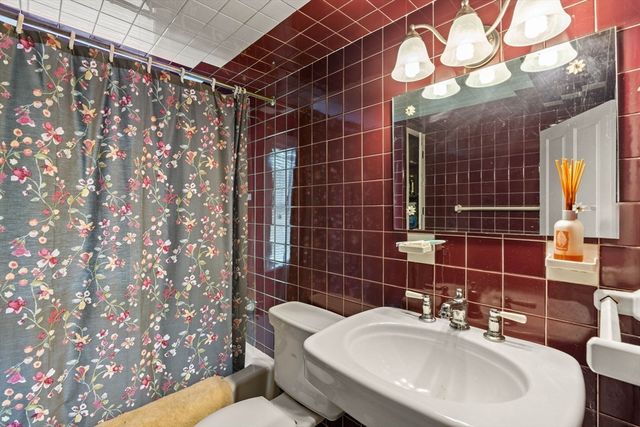 11 Union Pl, Newburyport, MA 01950