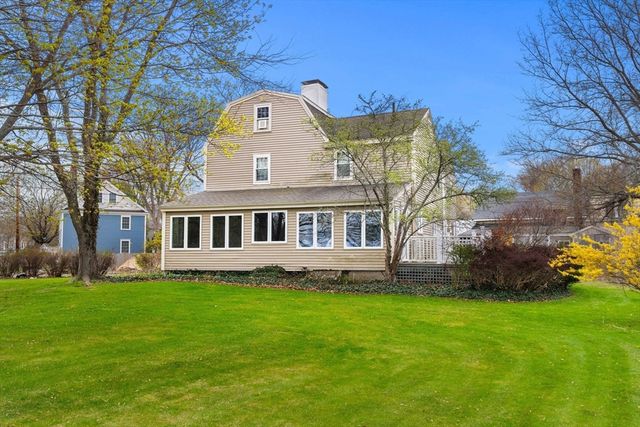 11 Union Pl, Newburyport, MA 01950