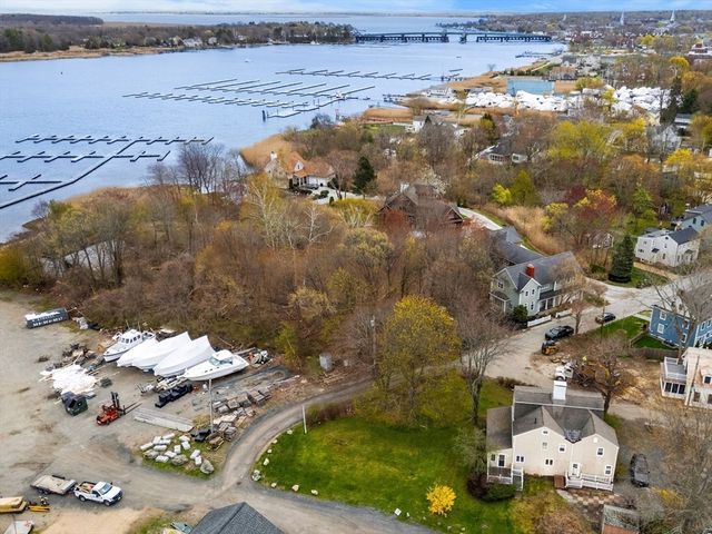 11 Union Pl, Newburyport, MA 01950