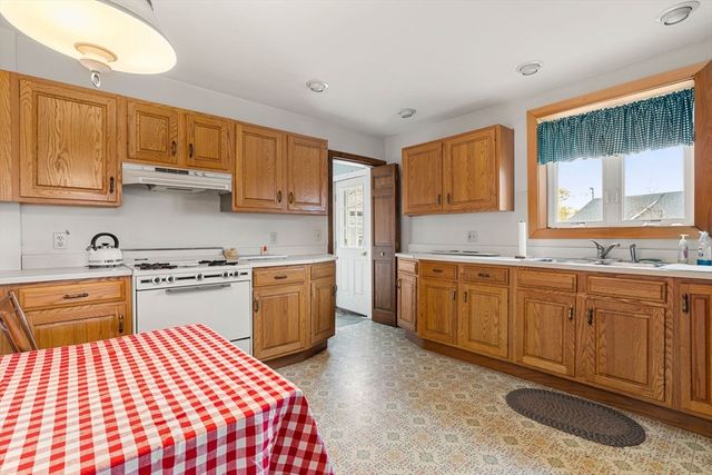 11 Union Pl, Newburyport, MA 01950