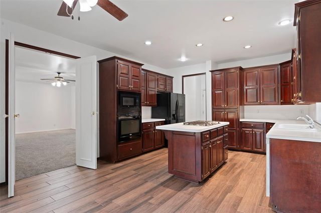 205 Berkshire Drive, Edmond, OK 73034